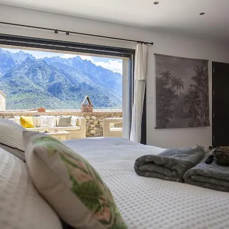 Maison En Pierre Corse Avec Vue Proche Des Gorges De L'asco Entre Montagne Et Piscine