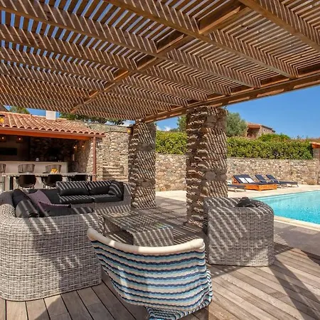 Villa Maison En Pierre Corse Avec Vue Proche Des Gorges De L'asco Entre Montagne Et Piscine
