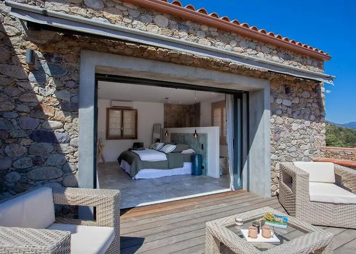 Maison En Pierre Corse Avec Vue Proche Des Gorges De L'asco Entre Montagne Et Piscine