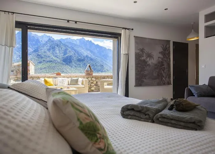 Maison En Pierre Corse Avec Vue Proche Des Gorges De L'asco Entre Montagne Et Piscine
