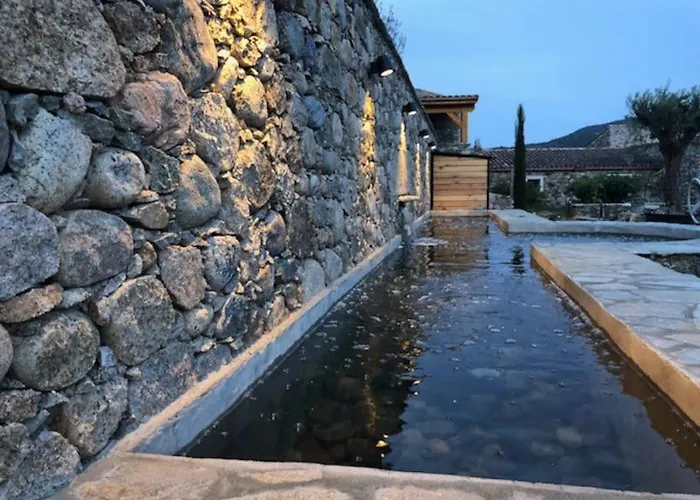 Maison En Pierre Corse Avec Vue Proche Des Gorges De L'asco Entre Montagne Et Piscine